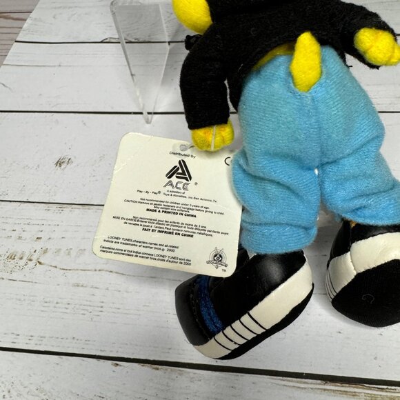 Looney Tunes Hip Hop Rap Tweety Bird 9" Plush Toy In Denim Hat & Jeans - Picture 5 of 7